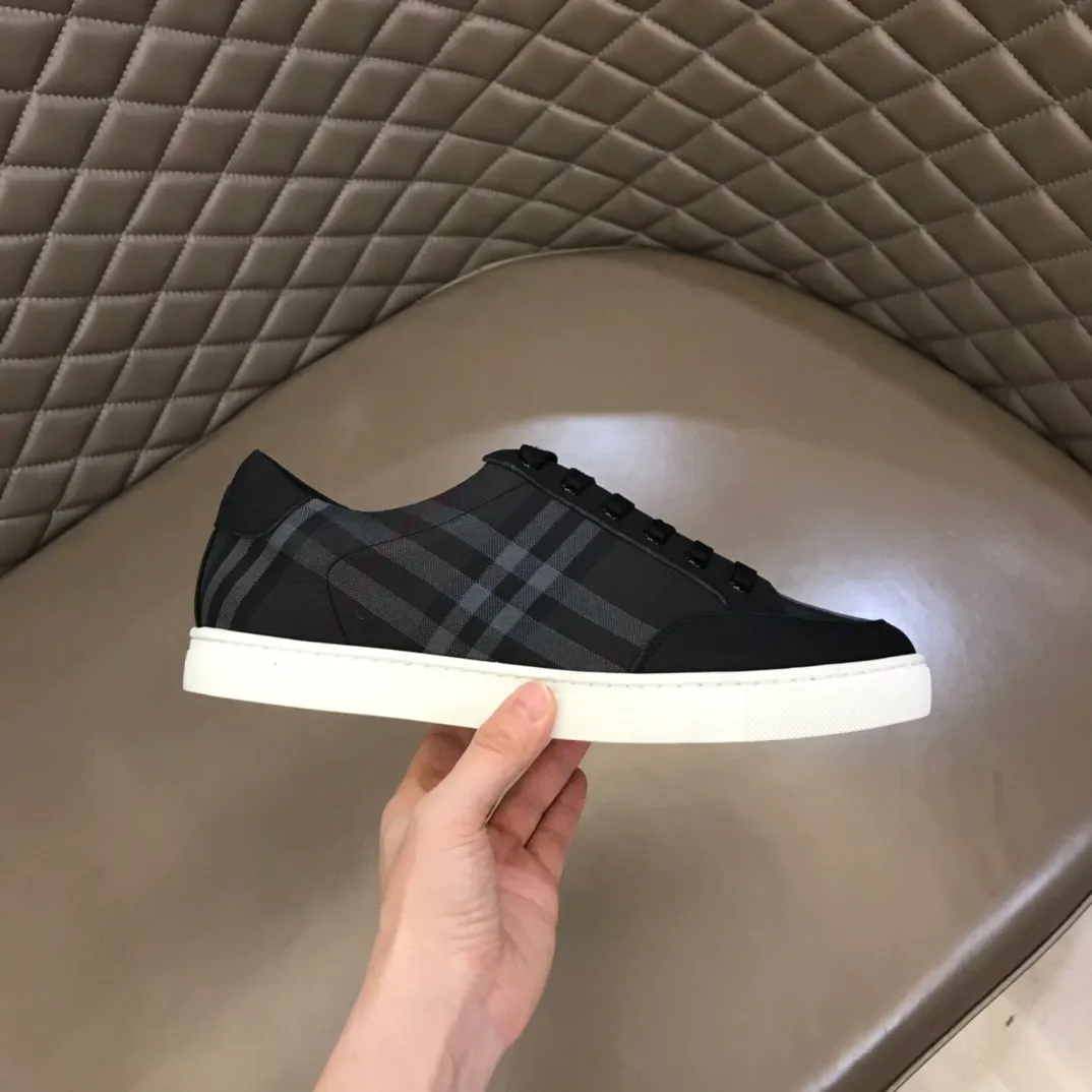 p360 "BURBERR*" men's classic low-top sneakers are reinterpreted in Vintage checkered cotton and matte calfskin, decorated with a new brand logo. First-layer sheepskin lining, embossed Burberry logo on the heel, and original TPU outsole! Size: 38-44